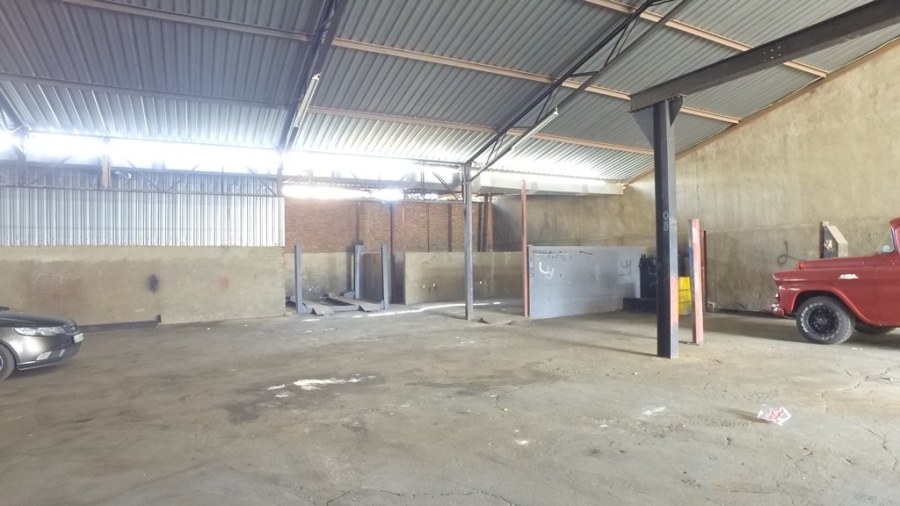 To Let commercial Property for Rent in Oos Einde North West